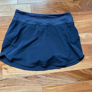 Outdoor voices 4" Hudson skort in navy size large